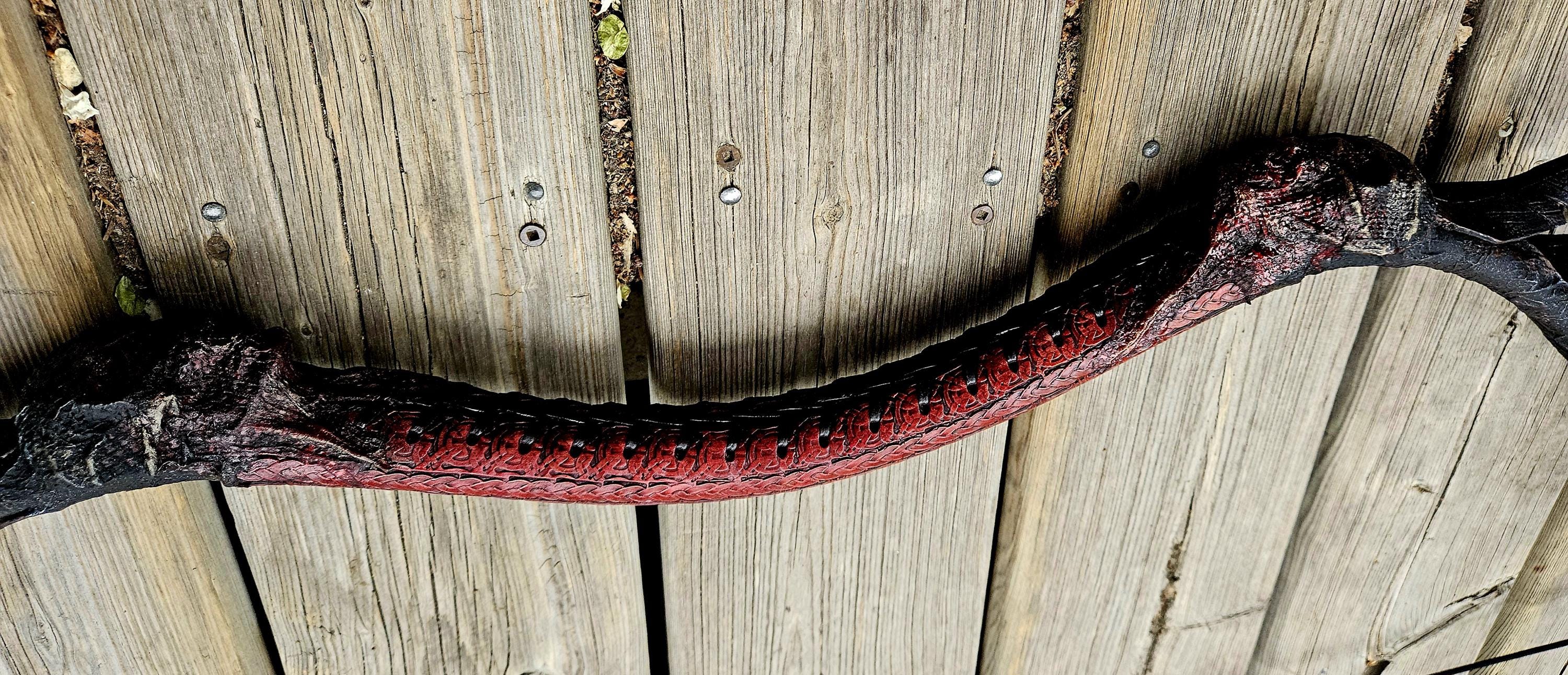 Spine Strike – Fully Functional Fantasy Recurve Bow (15–50 lb) | Handcrafted Gothic Dragonbone Bow with Optional Wall Mount