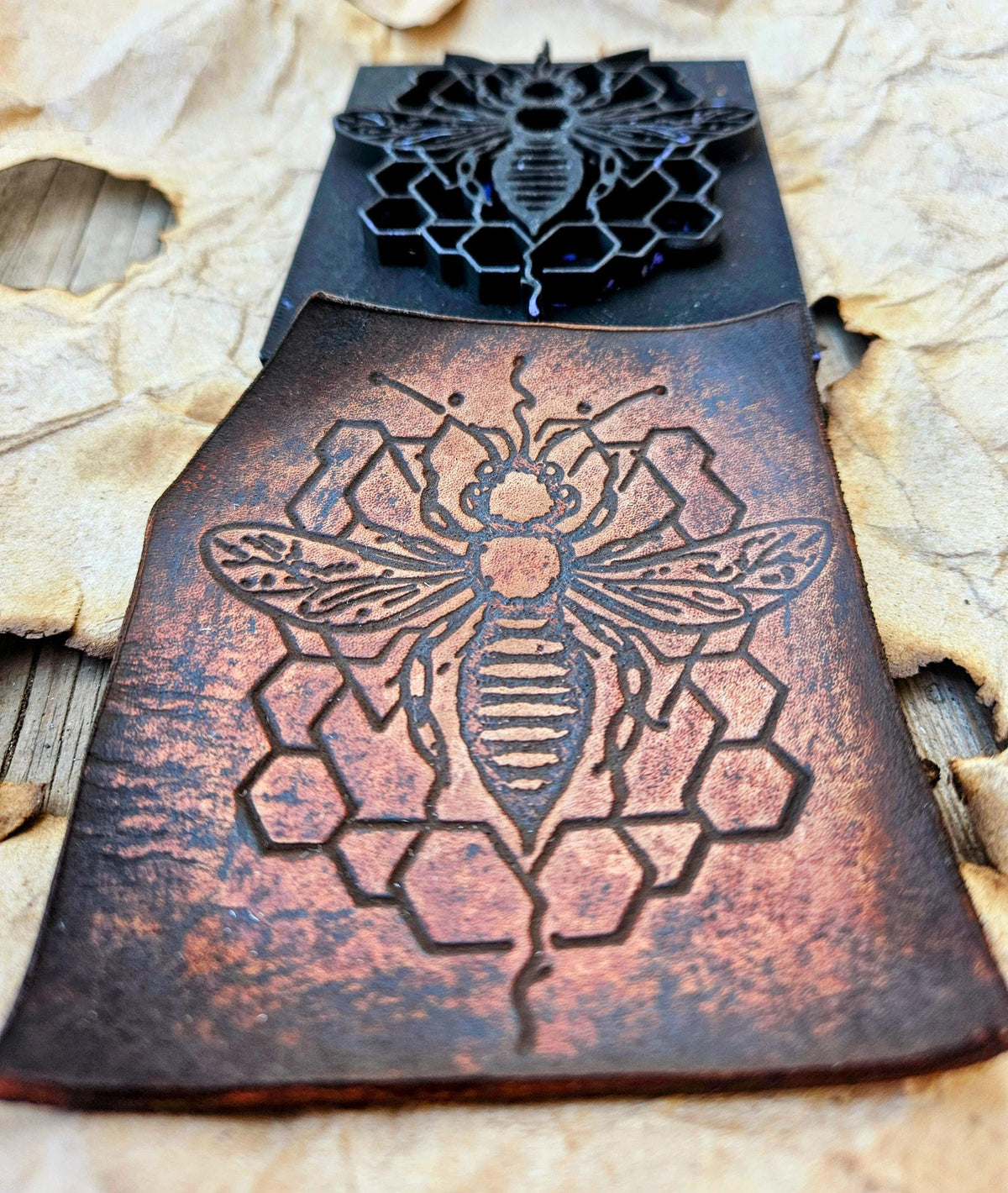 Artisan Bee Leather Stamp – Nature Emblem for Leather, Clay & Soap