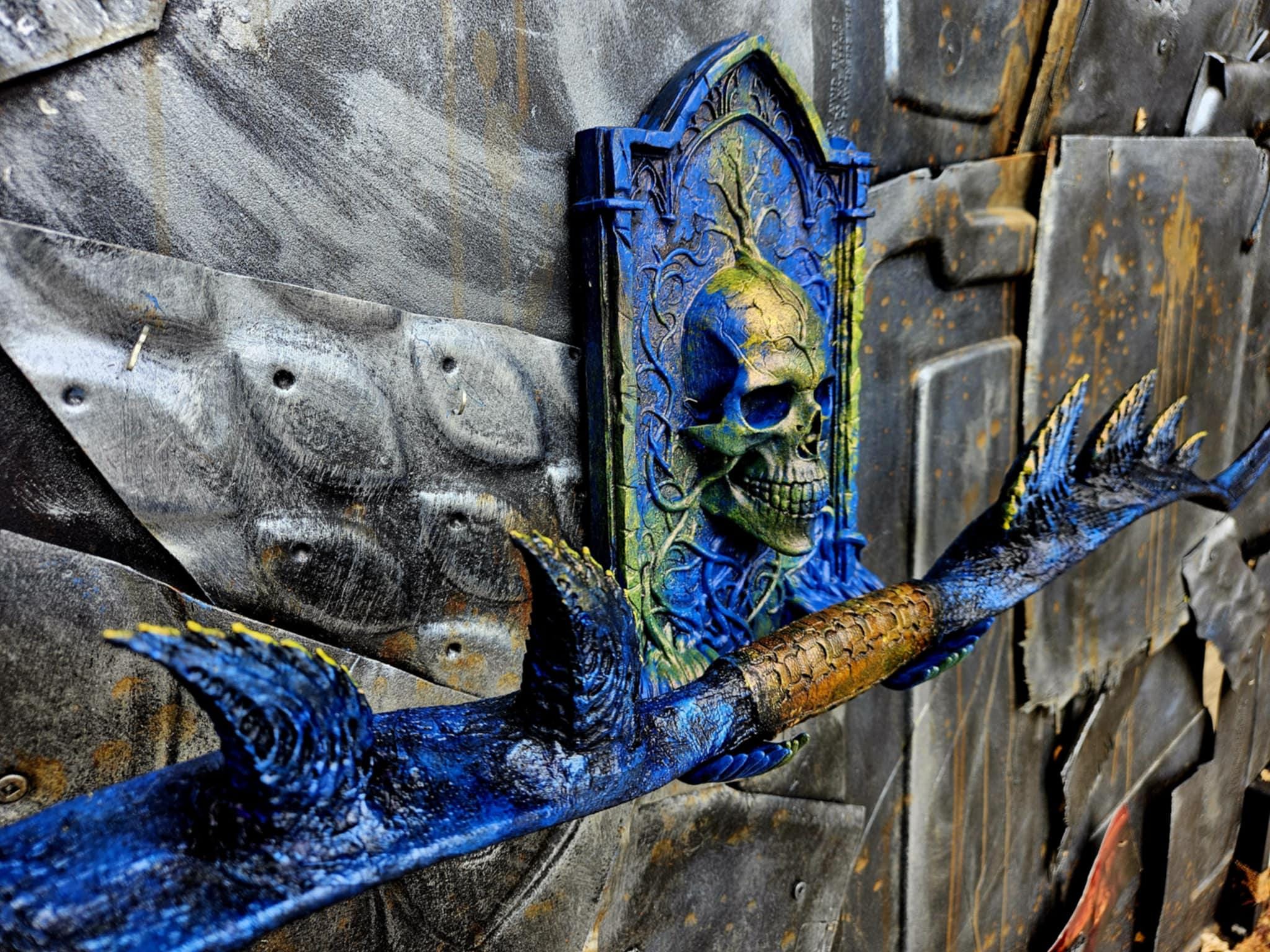 Hopes End Gothic Skull Wall Mount – Archery Bow Holder