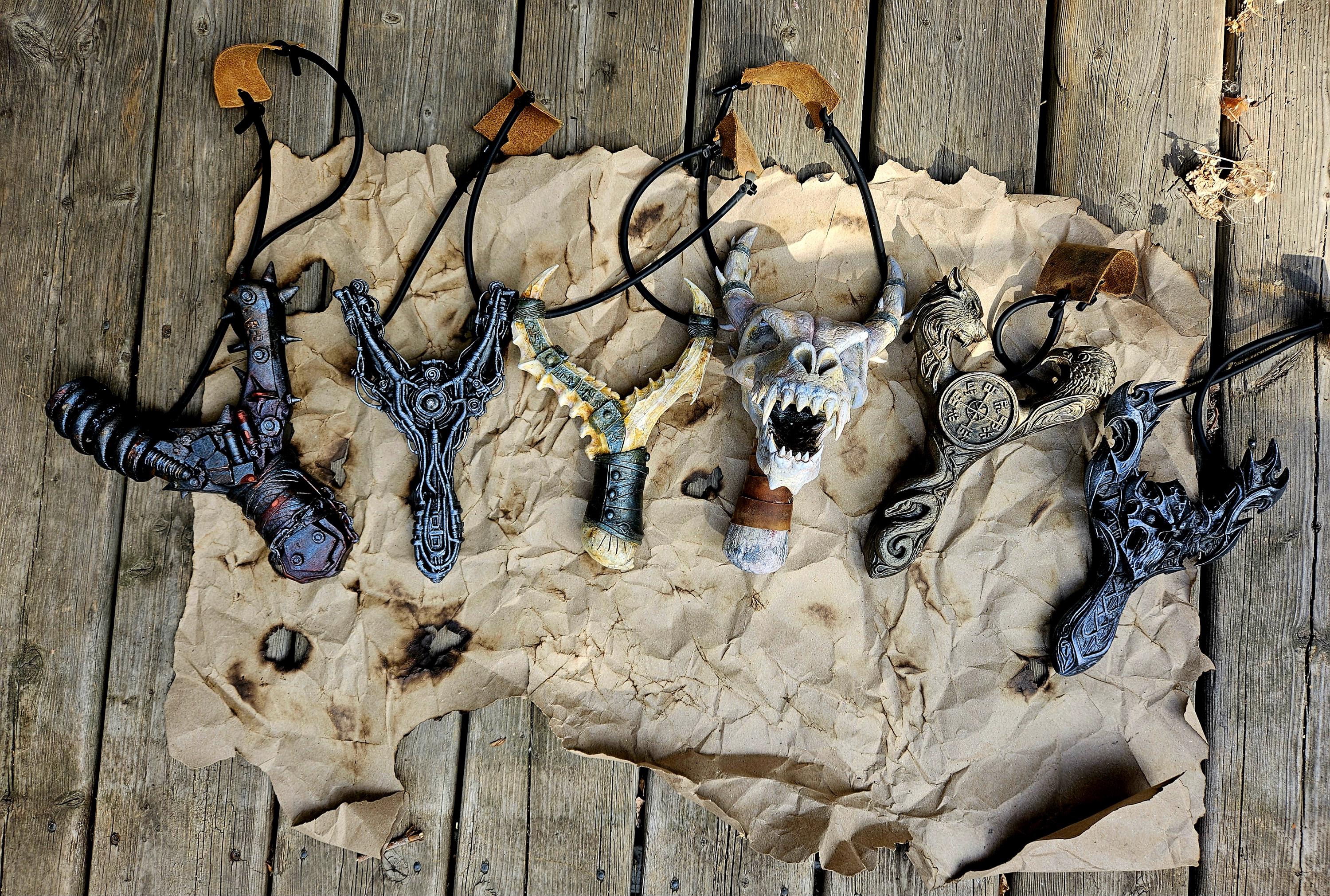 Mech Fang Slingshot – Fully Functional Biomechanical Sling | Cyberpunk Survival Slingshot | Gothic Tech Relic Catapult