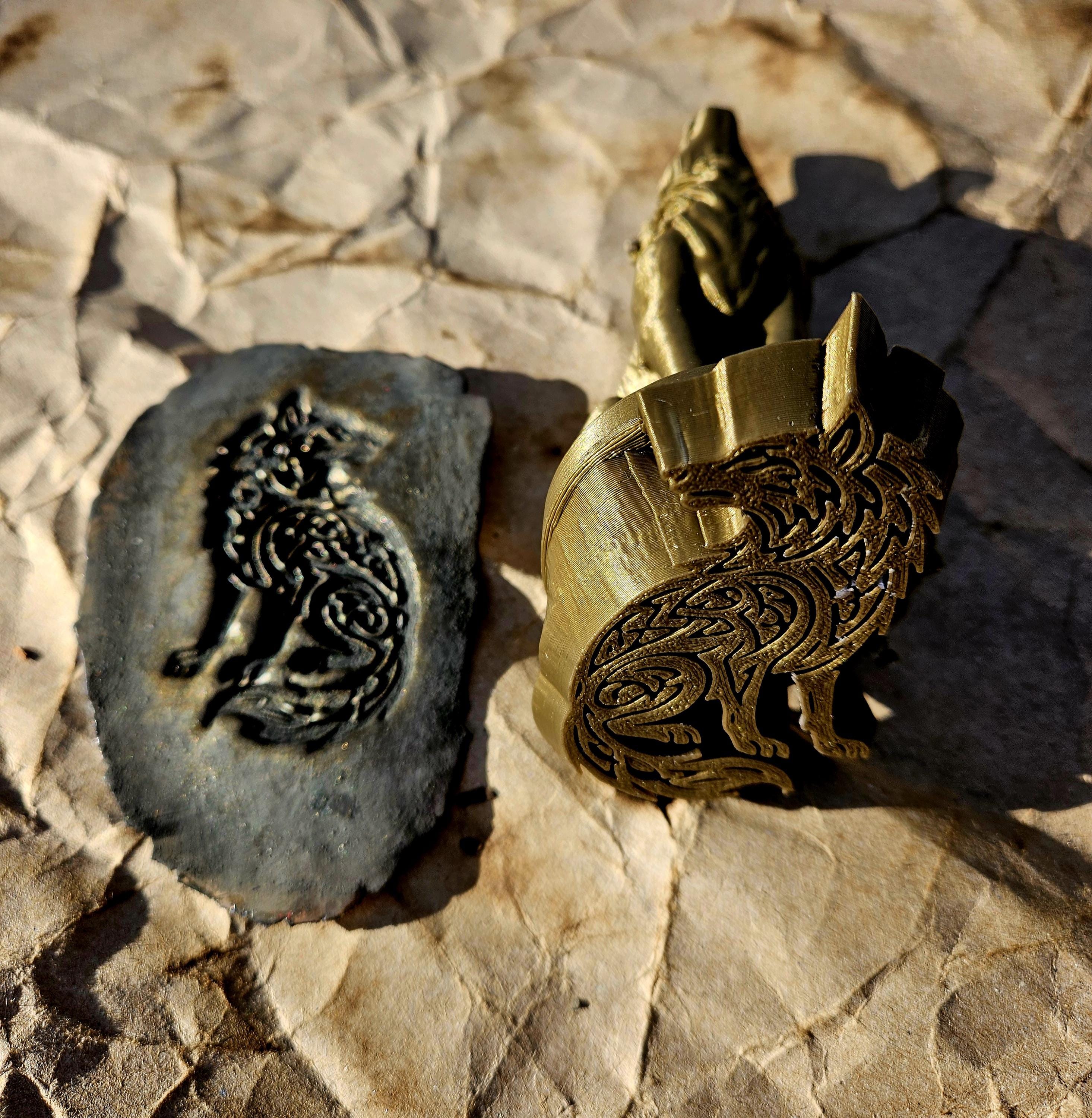 Wolf Clay Stamp – Full-Strength Artisan Tool for Clay, Wax, and Soap